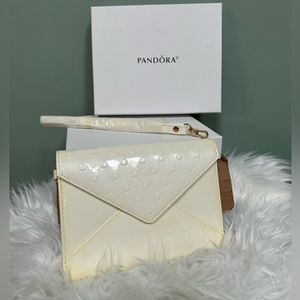 Pandora wristlet